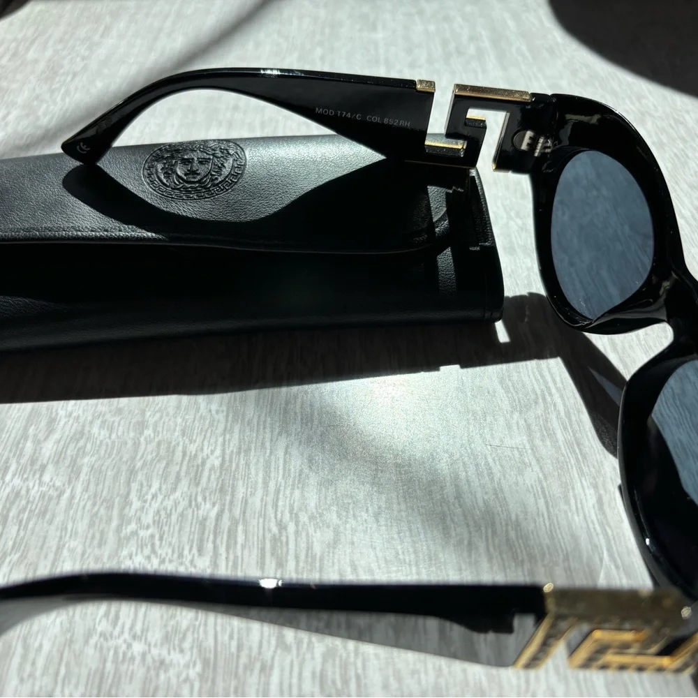 Gianni Versace T74 C Col 852 RH Black and Gold Sunglasses, Rhinestone RARE‼️😎